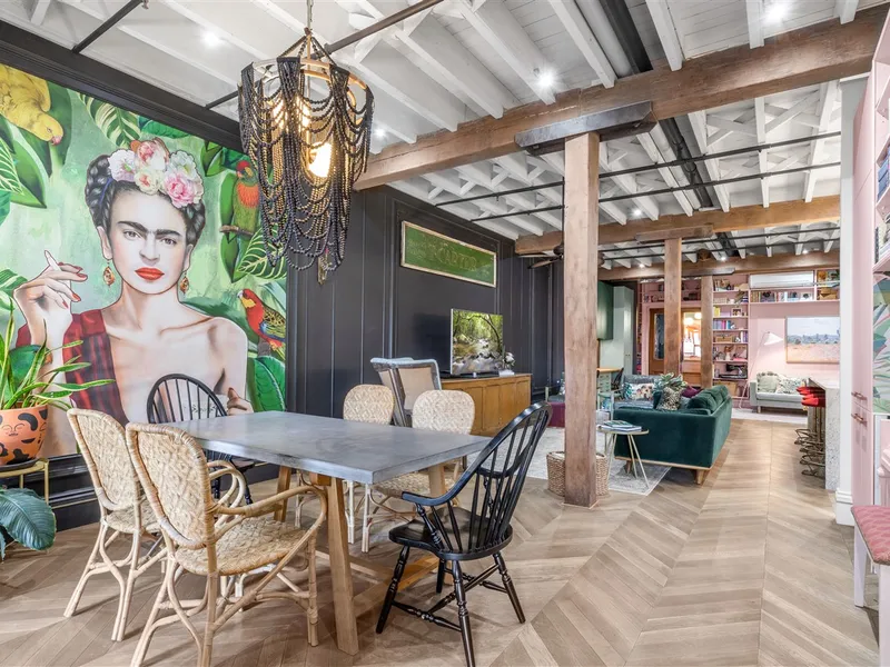 FULLY RENOVATED, LUXURY WOOLSTORE APARTMENT