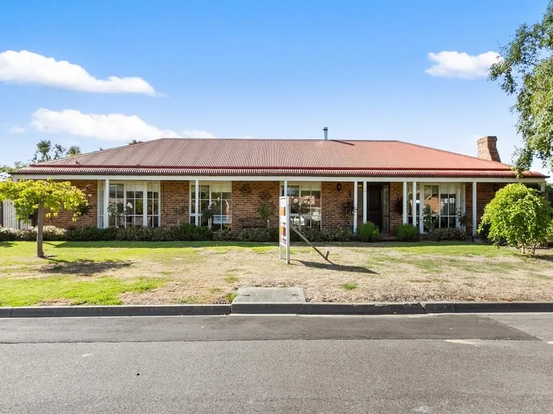 *** UNDER CONTRACT*** Beautifully Renovated Family Home 