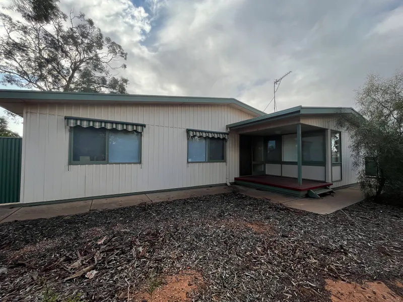 8 KIRWAN CRESCENT, PORT AUGUSTA WEST