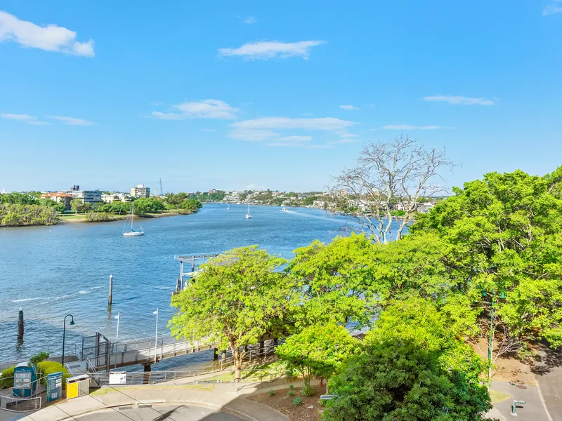 Stunning River Views!!!