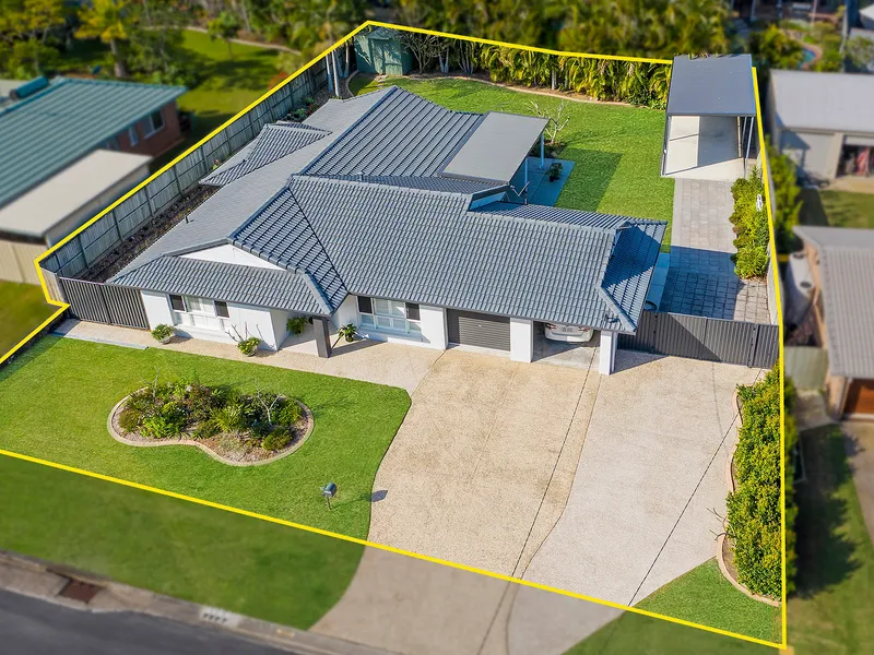 Fully Renovated - Embrace The Space on 896m2!