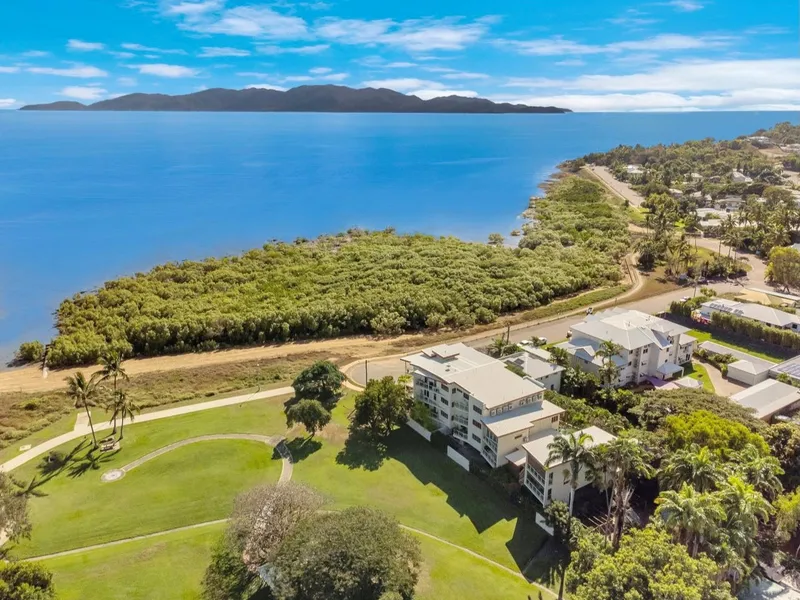 EXECUTIVE UNIT WITH OCEAN VIEWS - Fully Furnished!