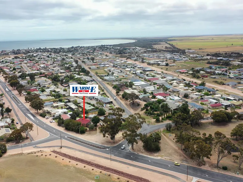 3 BEDROOM + STUDY BRICK HOME ON POPULAR BAY ROAD