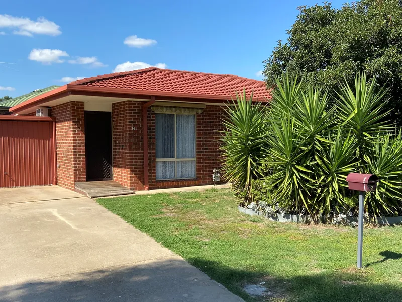 Modern, spacious & centrally located