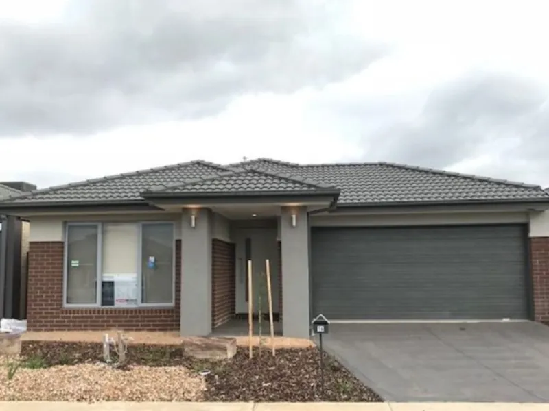 PARK FACING FAMILY HOUSE IN THE PRIME LOCATION OF TARNEIT