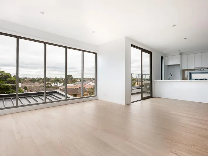 NORTH FACING APARTMENT WITH CITY VIEWS - RELAX LIVING HERE