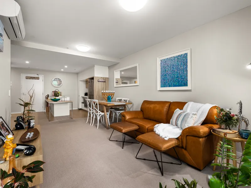 Spacious 2 Bedroom Apartment with Uninterrupted Views of Brisbane River!
