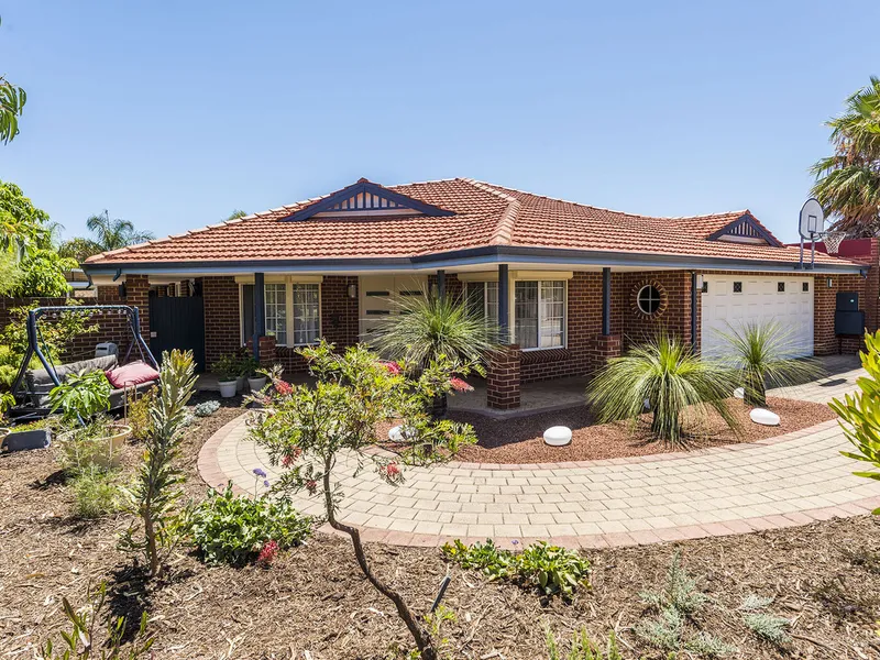 MASSIVE HOME & MASSIVE LAND – IMMENSE VALUE!