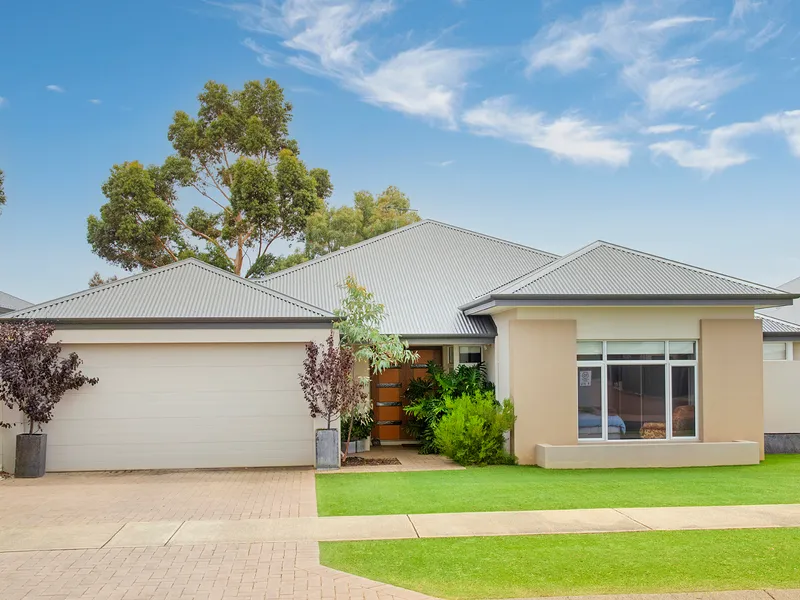 FAMILY FOCUS WITH EXCEPTIONAL VIEWS