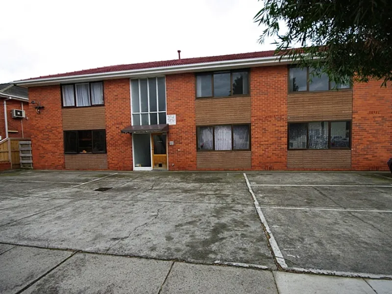 SPACIOUS TWO BEDROOM APARTMENT