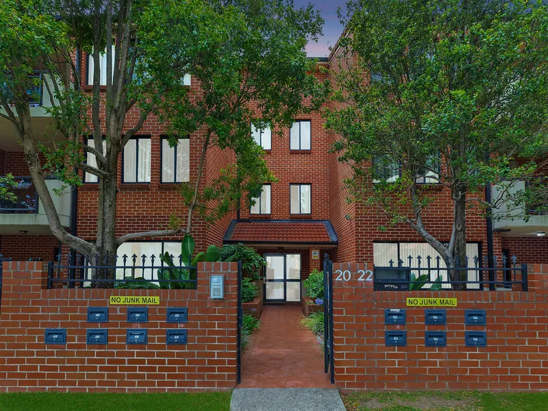 Spacious ground floor apartment in superb location