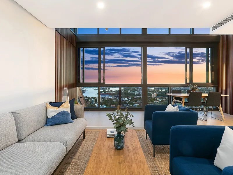 Stunning Penthouse With 180 Degree Views & A Prime Position