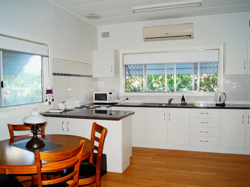 QUAINT & STYLISH IN WEST MOREE