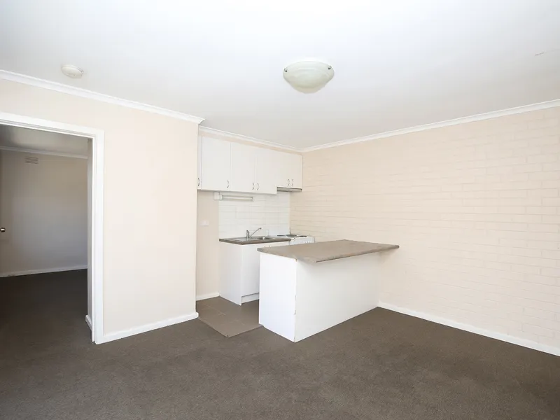 IDEALLY LOCATED 1 BEDROOM APARTMENT