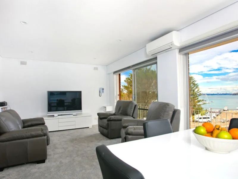 Fully Furnished Apartment Just Steps To Little Manly Beach
