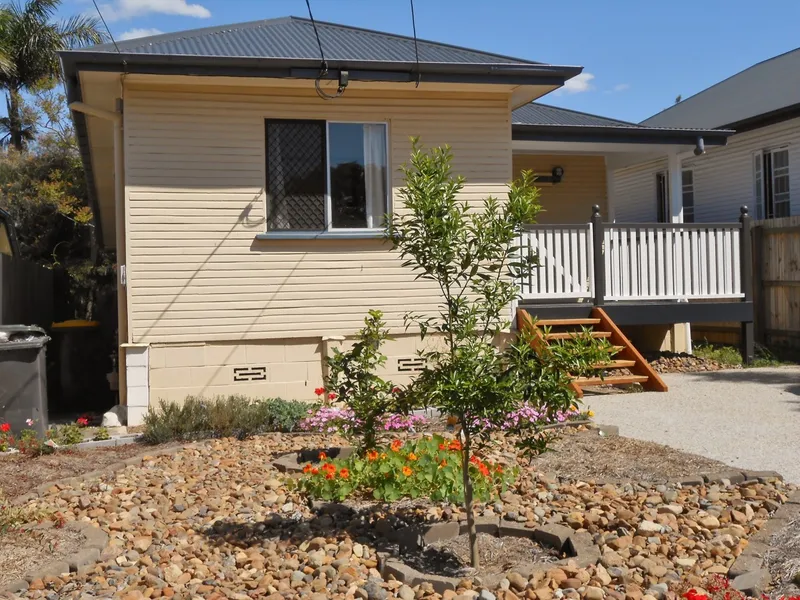 MODERN FAMILY HOME! - AVAIL 09.04.2021