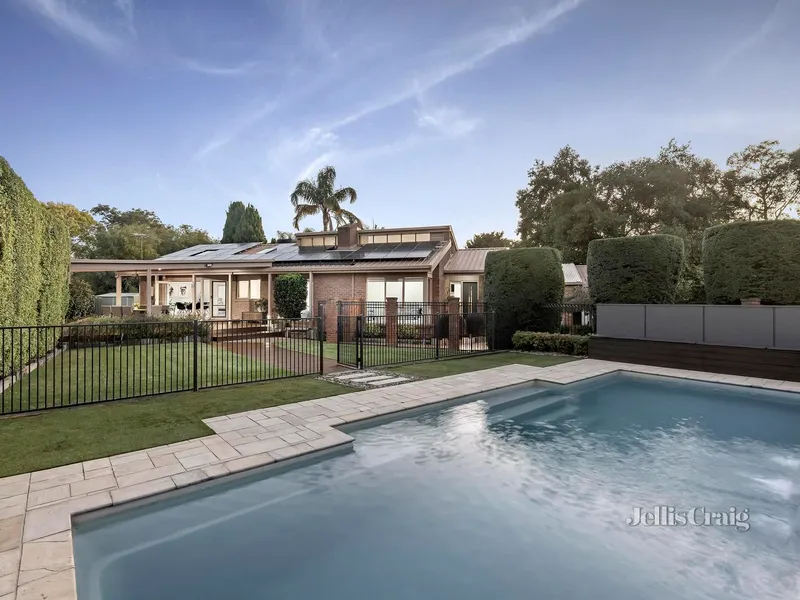 Enviable family entertainer in idyllic court position