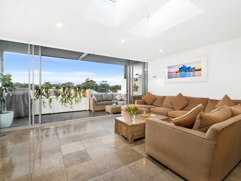 Modern, Convenient And Well Appointed Apartment