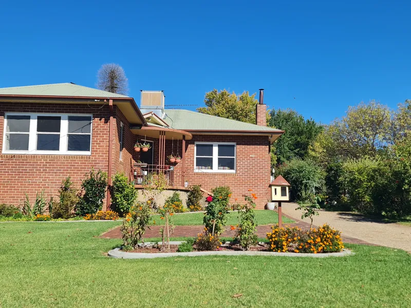 FULLY FURNISHED TWO BEDROOM HOME AVAILABLE FOR A SHORT TERM LEASE