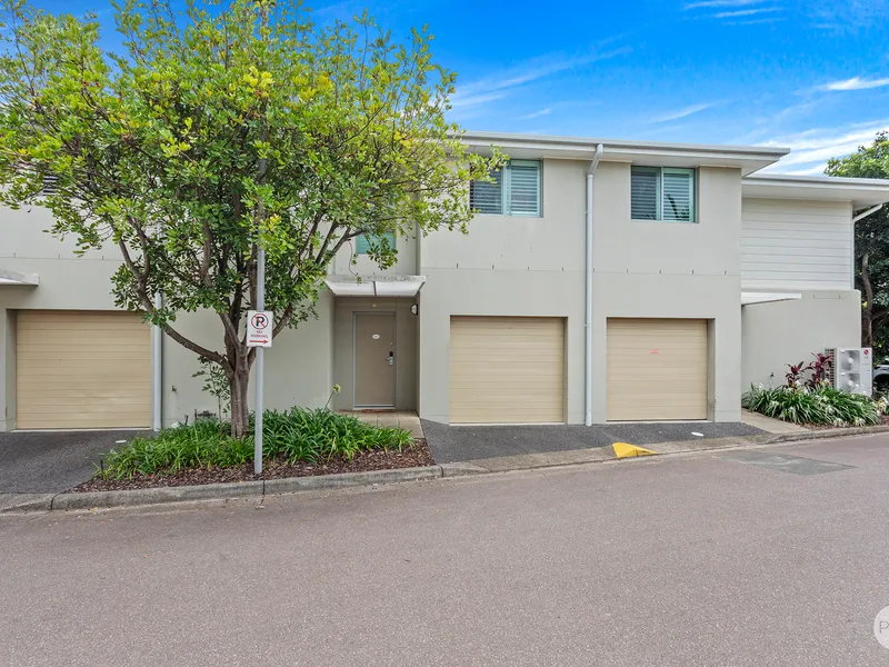 BEAUTIFULLY APPOINTED & IMMACULATELY PRESENTED!