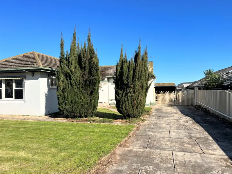 3 Bedroom Beauty In A Perfect Location!