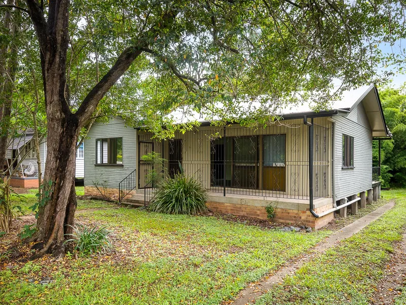 Rare Opportunity-Post War Home on 607m2 level block