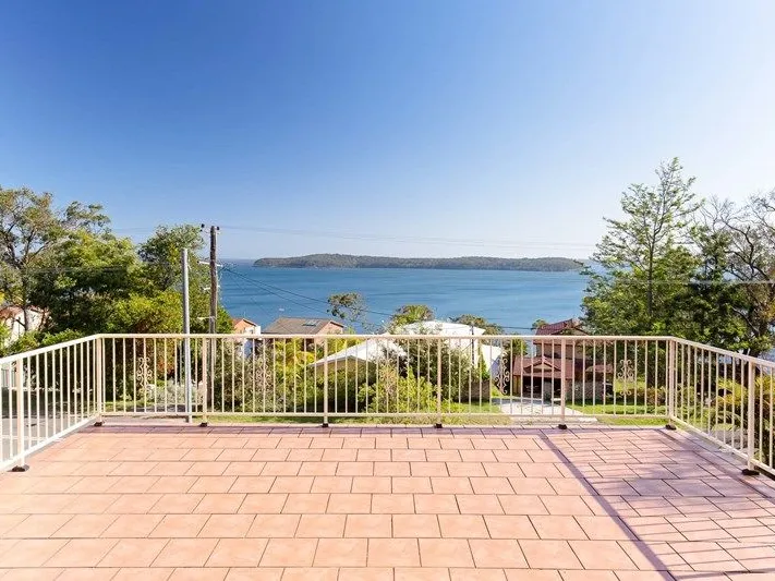 CAPTIVATING LAKE VIEWS