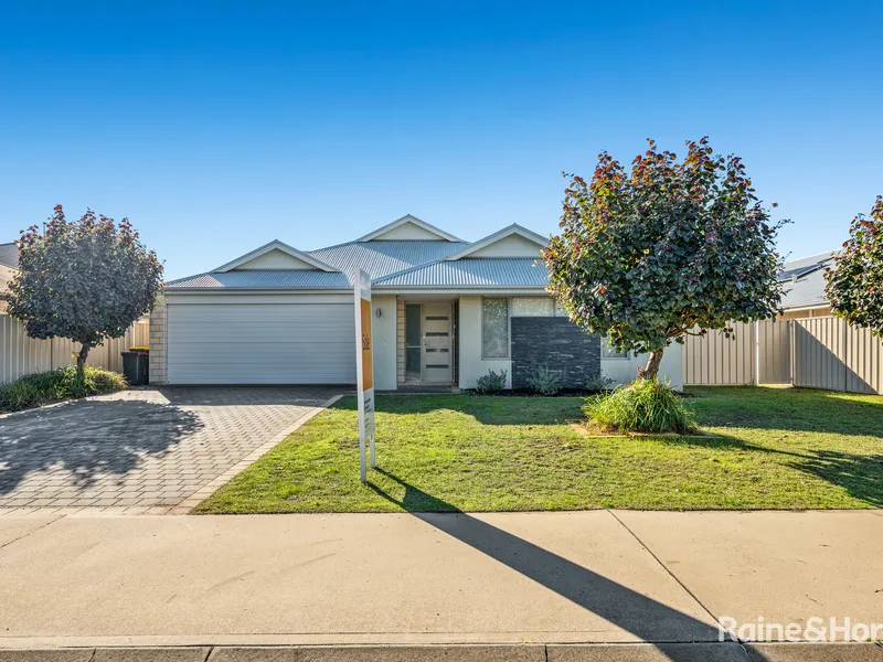Beautiful quality ex-display 4x2 home with side access