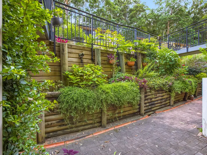 Peaceful Living with uninterrupted leafy outlook