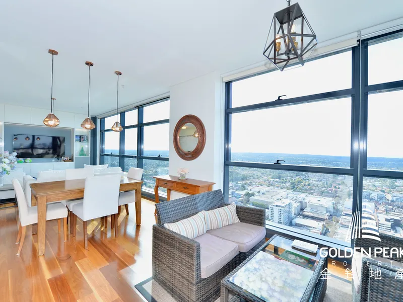 Luxurious 3-bedroom apartment with overwhelming panoramic views