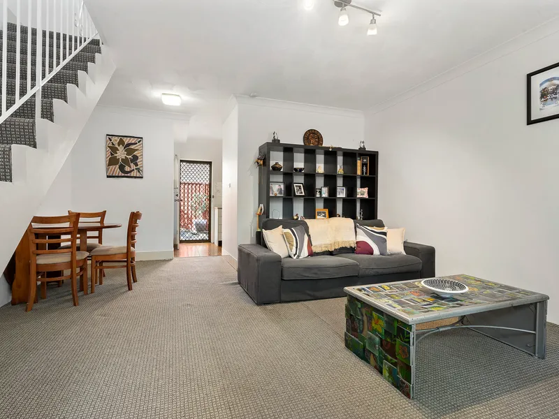 Impressive Two Bedroom Townhouse with Courtyard