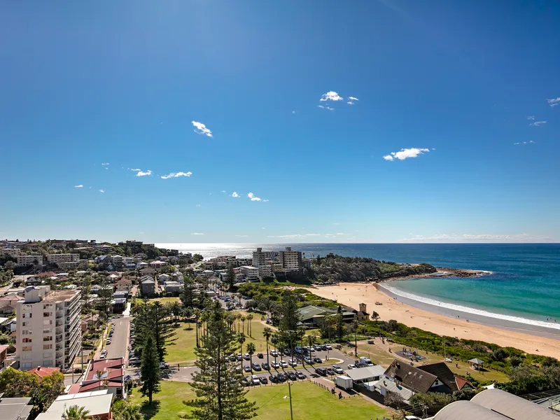 Modern Three Bedroom Unit With Spectacular Ocean Views Of Freshwater!