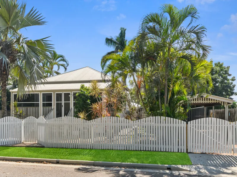 CLASSIC CHARACTER COTTAGE ON CITY FRINGE