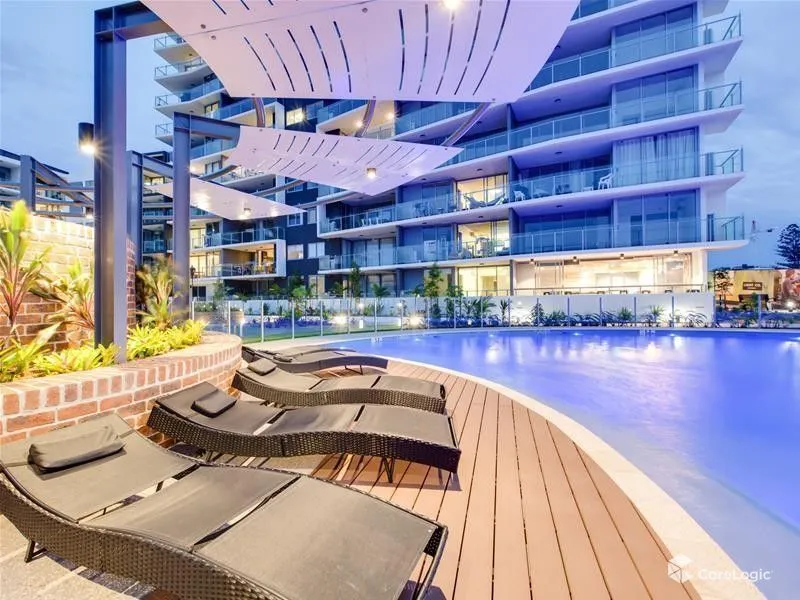 Stunning Large 7th floor apartment – With City Views
