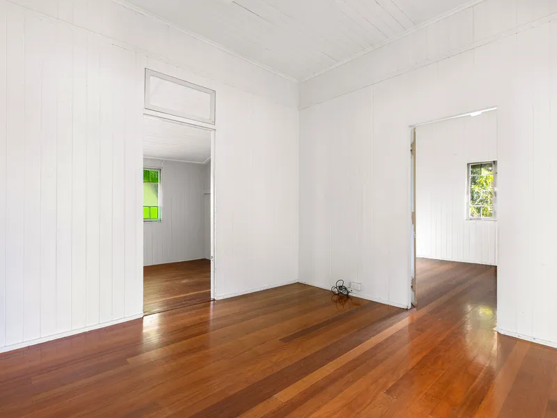 Holland Park Charmer!