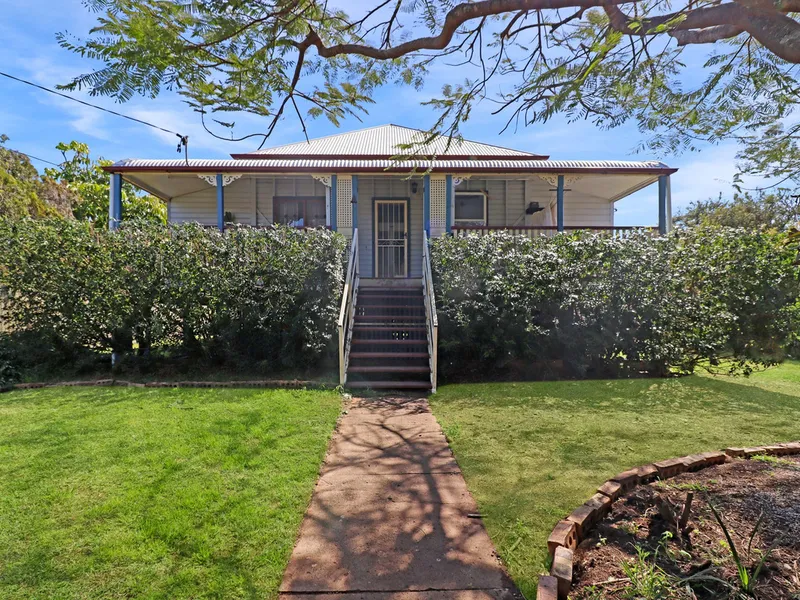 GORGEOUS CHARACTER HOME ¼ ACRE BLOCK
