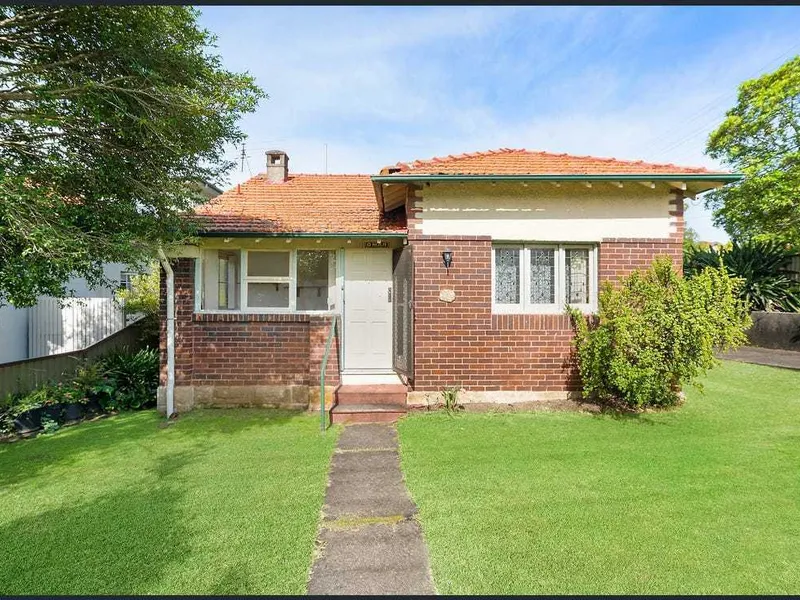 Outstanding Family Character House In Blue Ribbon Location