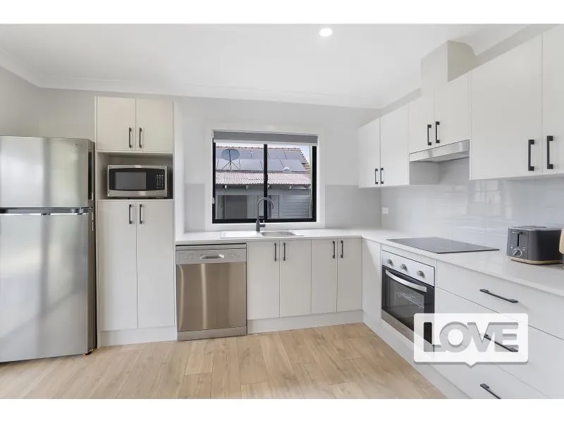 ATTENTION! - NEAR NEW SHARE ACCOMMODATION