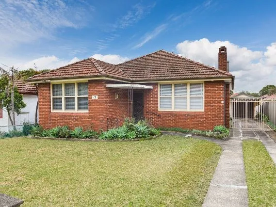 HUGE MODERN FAMILY HOME