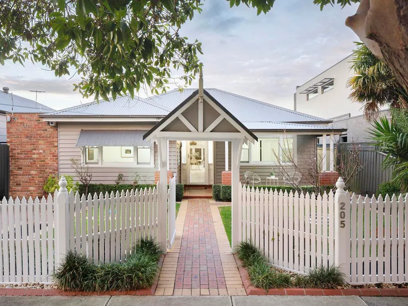 Period splendour with contemporary flair!