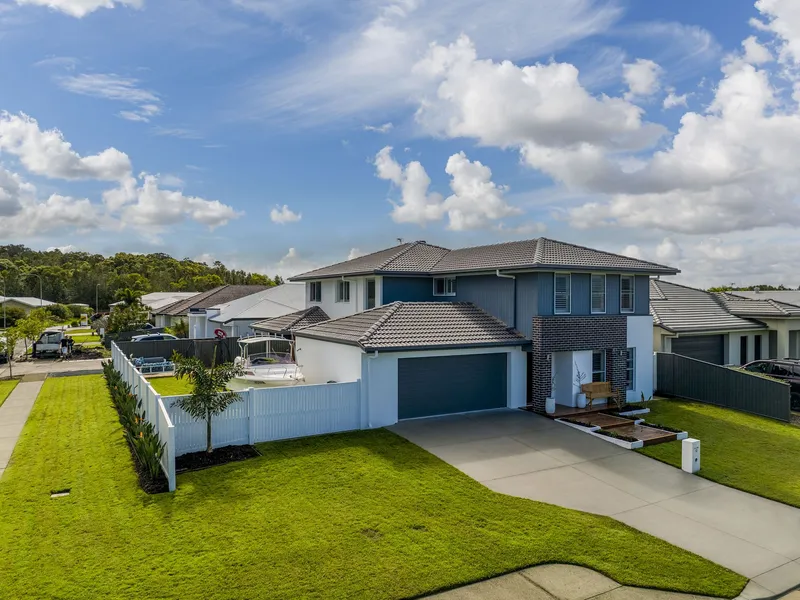 Large Family Home in Black Rocks