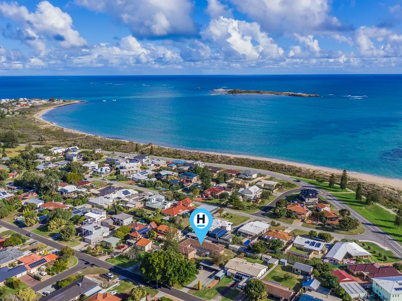 BEACHSIDE RETREAT OR INVESTMENT OPPORTUNITY!