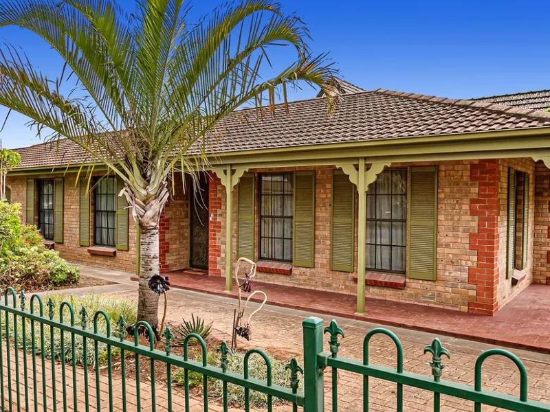BIG 2 BEDROOM COURTYARD HOME