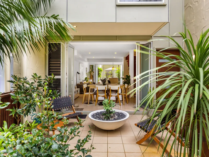 Beachside Entertainers Delight