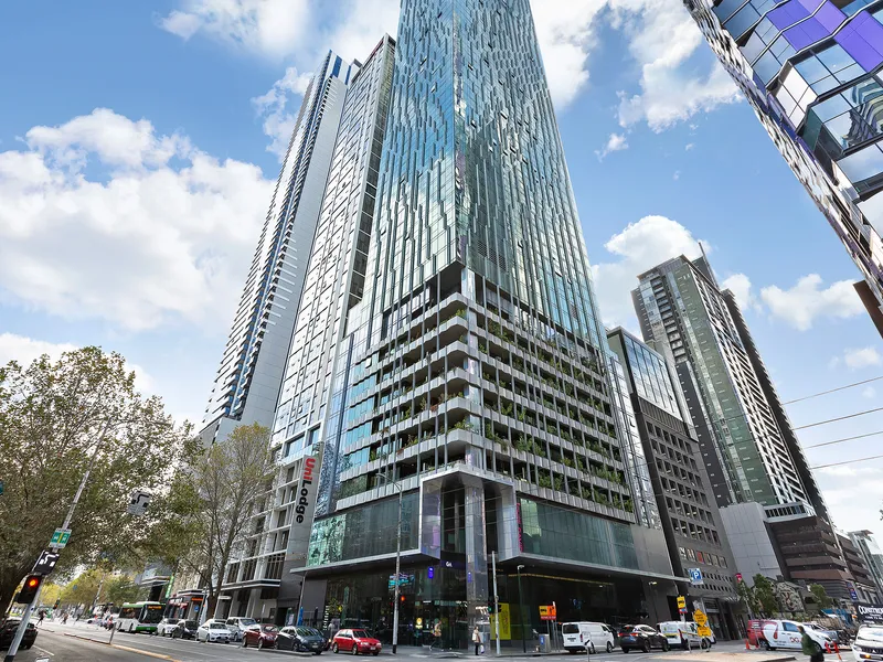 Residence in Exclusive Victoria One!
