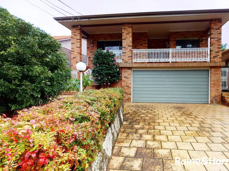 Large Full Brick 4 Bedrooms + Study + 2 Living Rooms & Rear Lane Access - 6 Months Lease Only. 