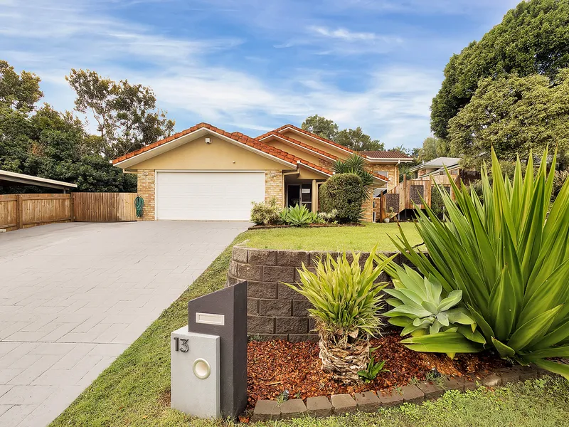 SPACIOUS SPLIT LEVEL PERFECT FOR THE FAMILY IN QUIET SOUGHT AFTER POSITION!