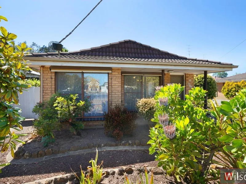 STREET FACING CENTRAL SOUTH TOWN RESIDENCE