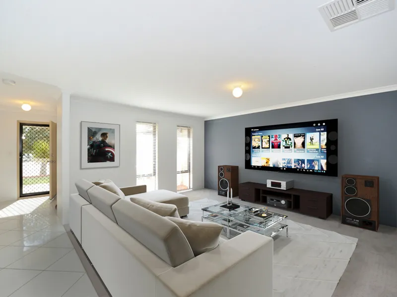 STUNNING LARGE FAMILY HOME