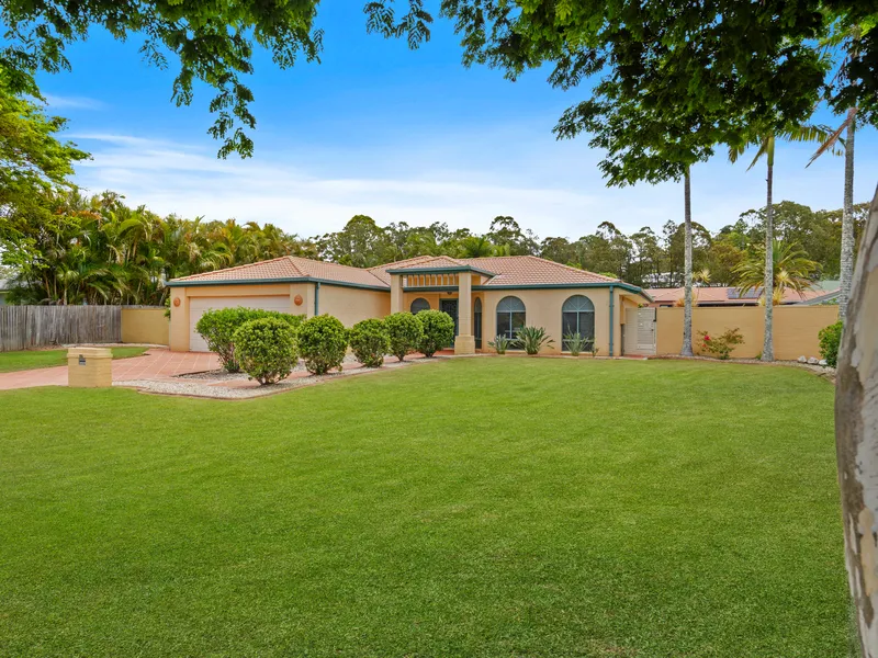 Space & Comfort on a Grand Scale, 1000m2 + Pool!